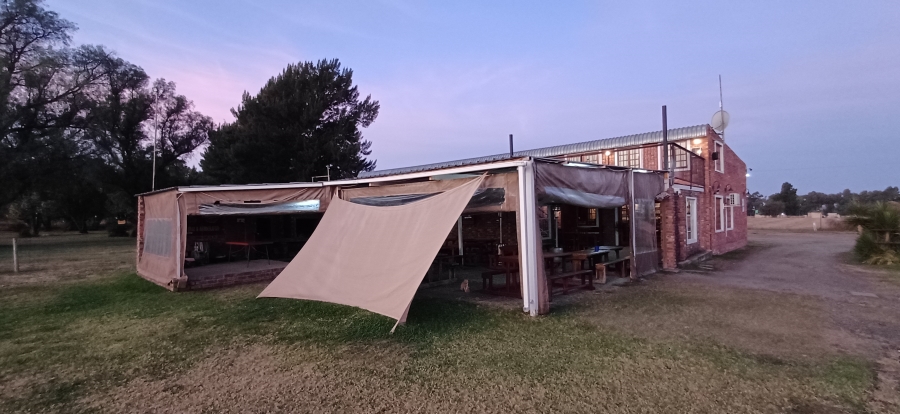 7 Bedroom Property for Sale in Harpington A H North West